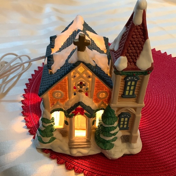 Holiday Expressions Vintage Porcelain Lighted Christmas Wedding Chapel - Picture 7 of 7